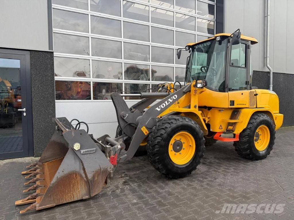 Volvo L30G ホイールローダー・タイヤショベル