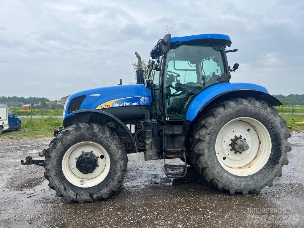 New Holland T 7070 トラクター