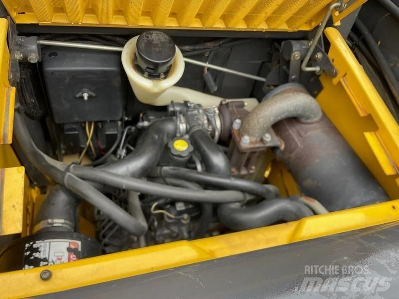 New Holland L 170 スキッドステアローダー