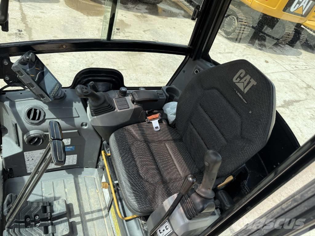 CAT 302 CR ミニ油圧ショベル 7t以下（ミニユンボ・ミニディガー）