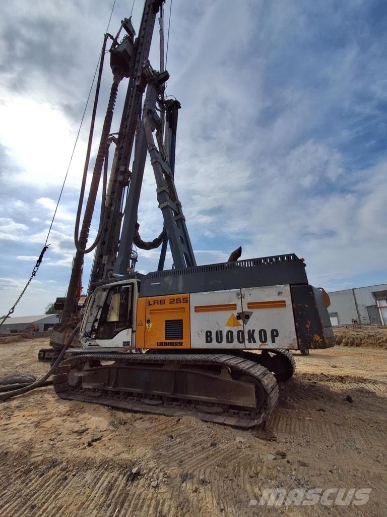 Liebherr LRB255 杭打ち機