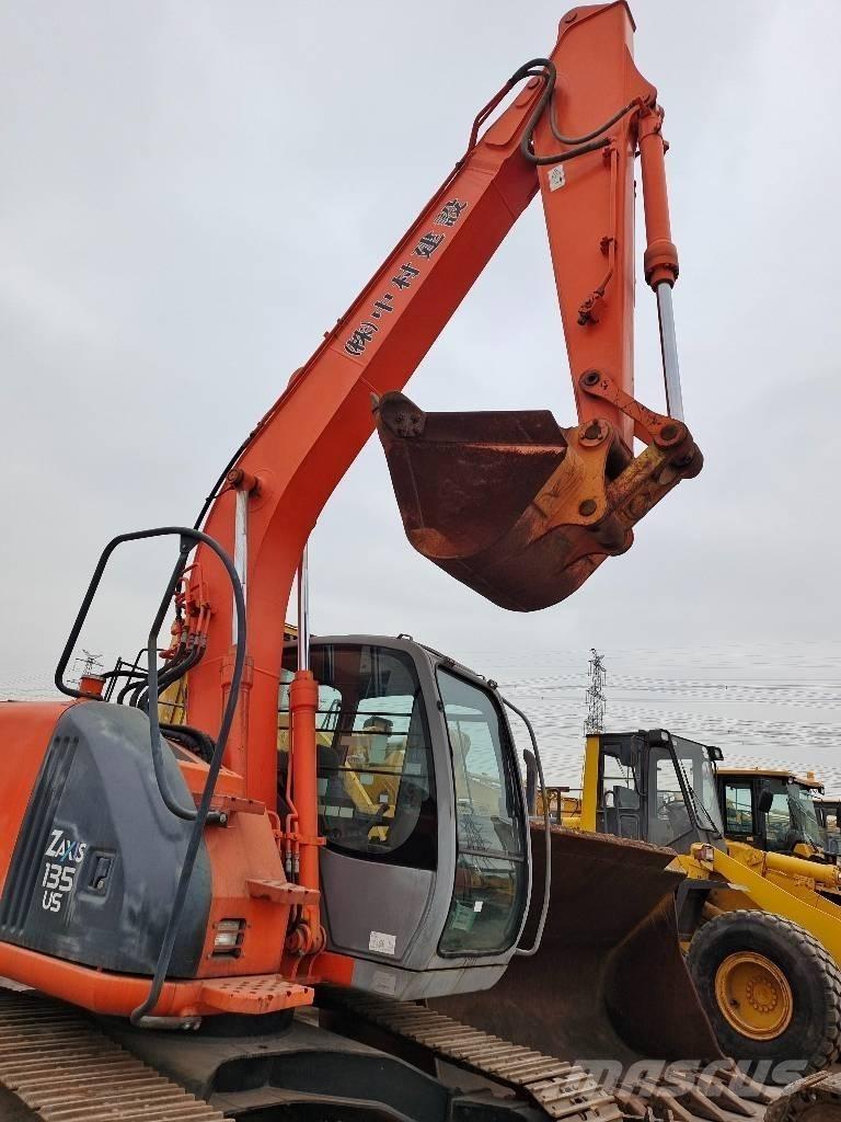 Hitachi ZX 135 US 大型油圧ショベル12t以上（パワーショベル・ユンボ）