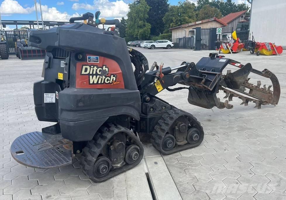 Ditch Witch R300 キャリアダンプ