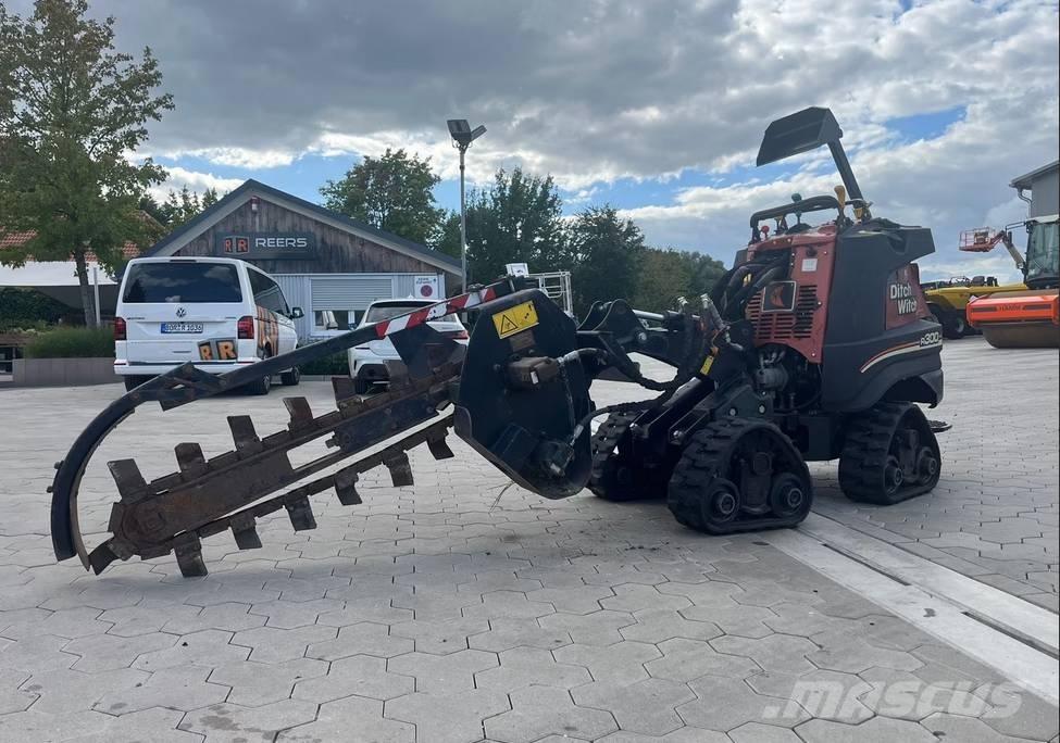 Ditch Witch R300 キャリアダンプ
