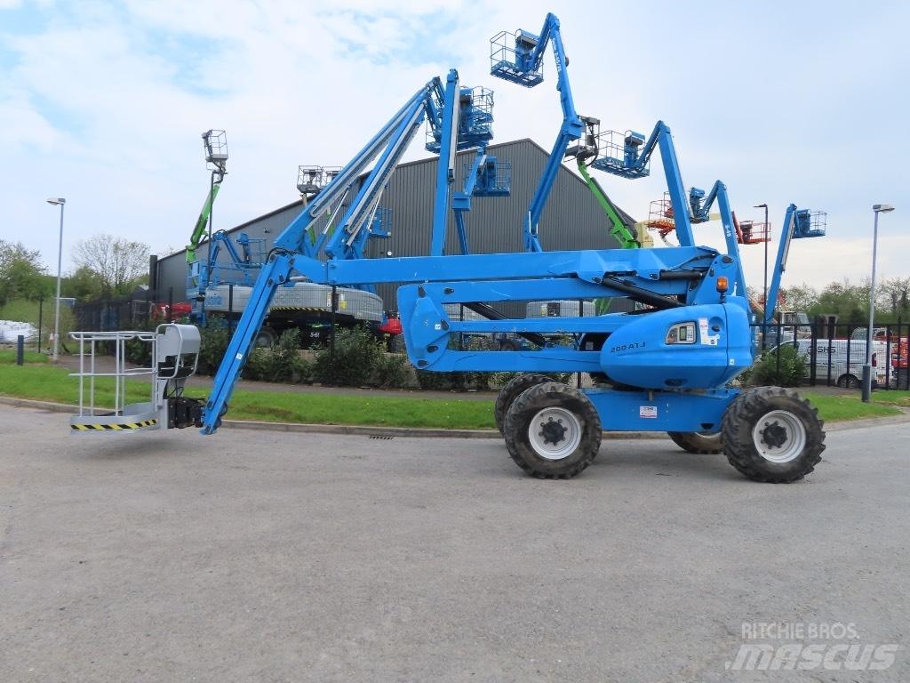 Manitou 200 ATJ ブームリフト　屈伸型