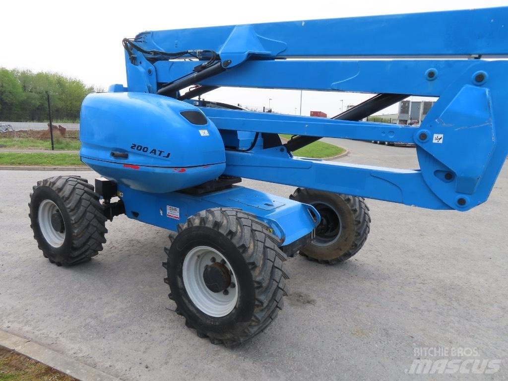 Manitou 200 ATJ ブームリフト　屈伸型
