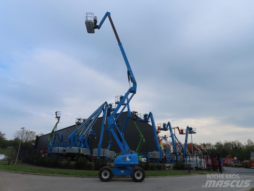 Manitou 200 ATJ ブームリフト　屈伸型