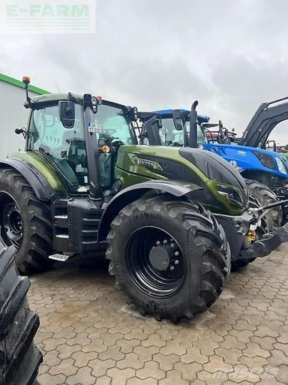 Valtra t215a トラクター