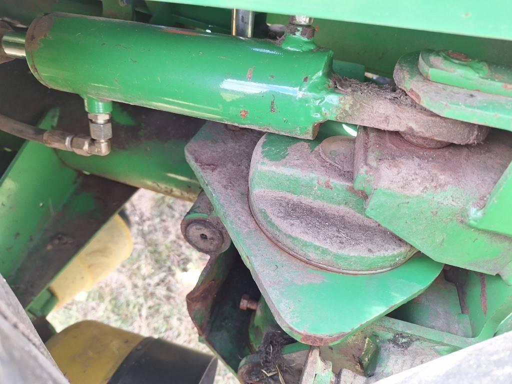 John Deere 328 モアーコンディショナー