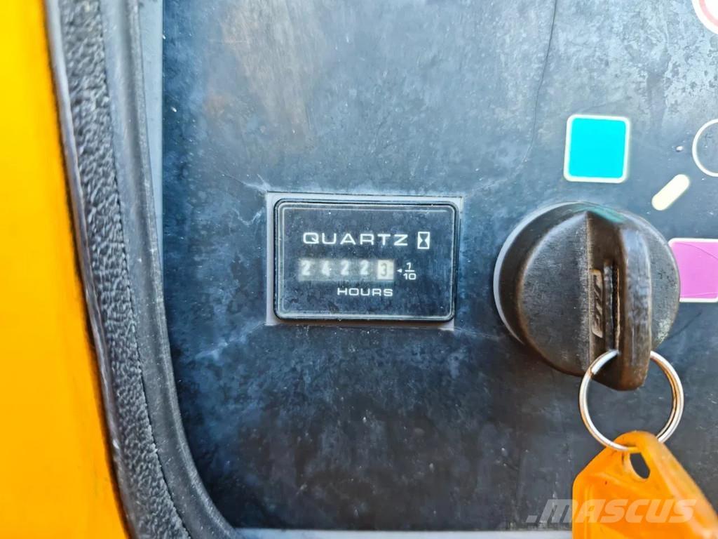 JLG 660 SJ ブームリフト　直伸型