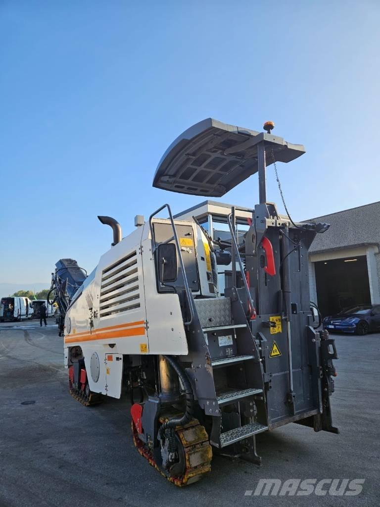 Wirtgen W 100 F アスファルトコールドミリングマシーン