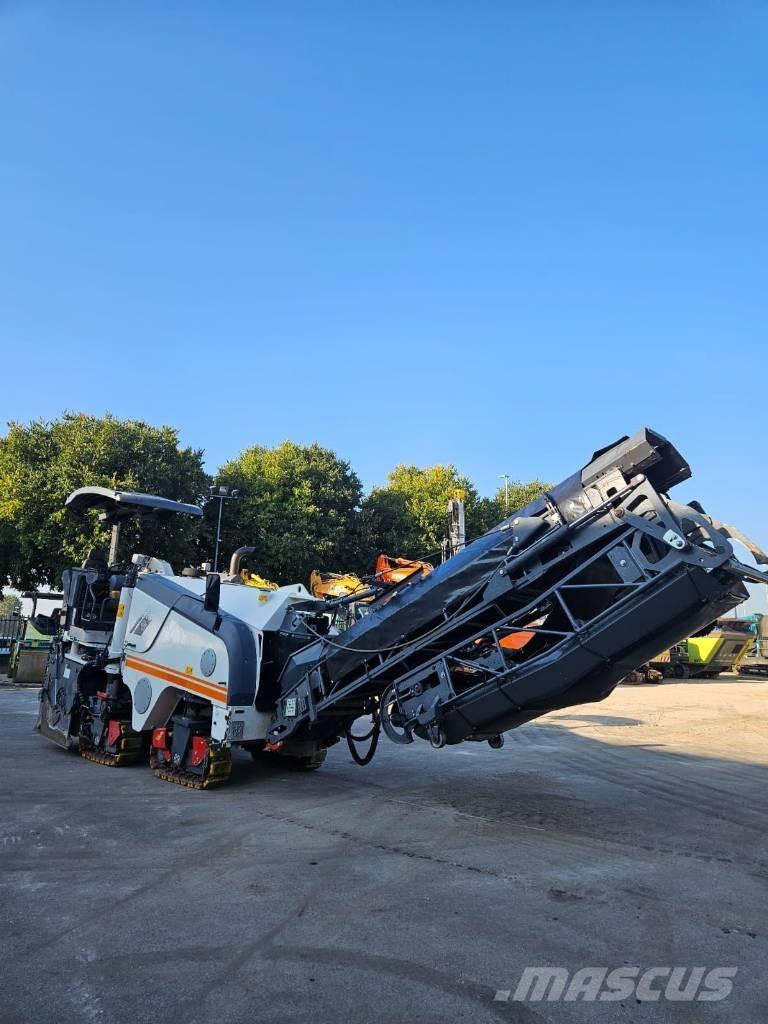 Wirtgen W 100 F アスファルトコールドミリングマシーン