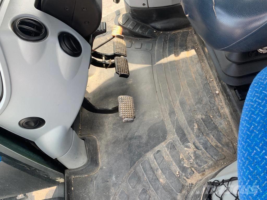 New Holland T 7.200 トラクター