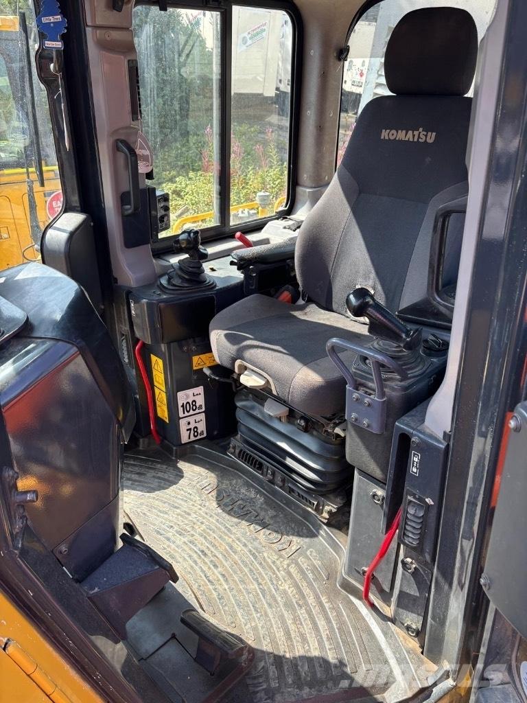 Komatsu D 65 PXi-18 ブルドーザー