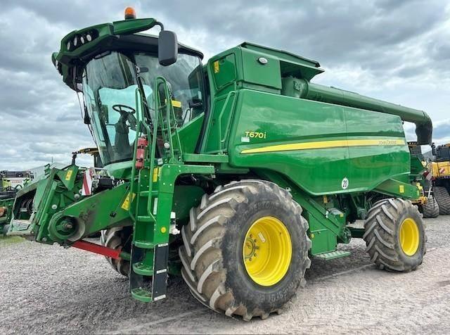 John Deere T 670 i コンバイン