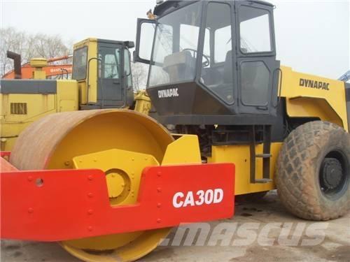 Dynapack CA 301 D 振動ローラ