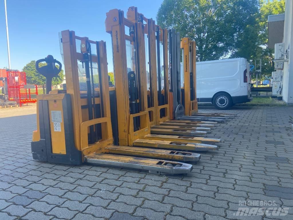 Jungheinrich EJC 110 自走式スタッカー