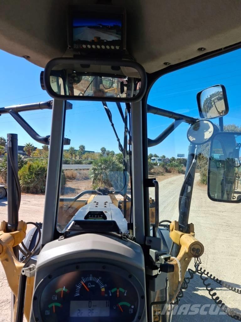 CAT 120 M 2 AWD モーターグレーダー