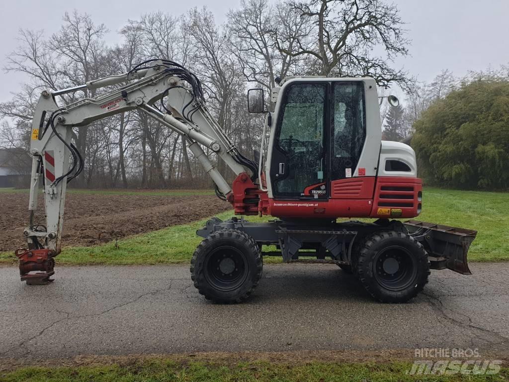 Takeuchi TB 295 W ホイール式油圧ショベル（パワーショベル・ユンボ・バックホー）