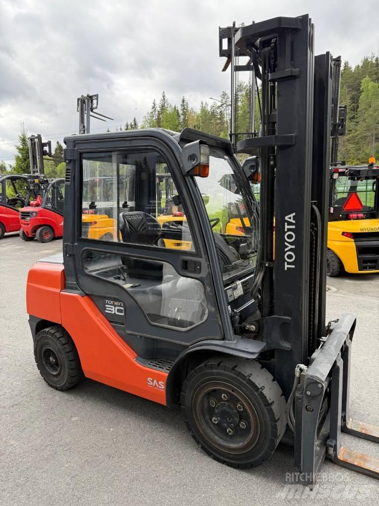 Toyota 02-8 FDF 30 ディーゼル・軽油