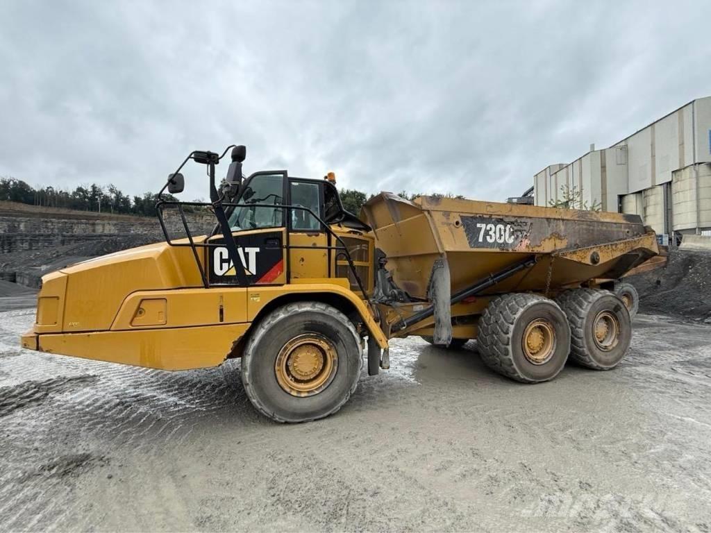 CAT 730C アーティキュレート式ダンプトラック