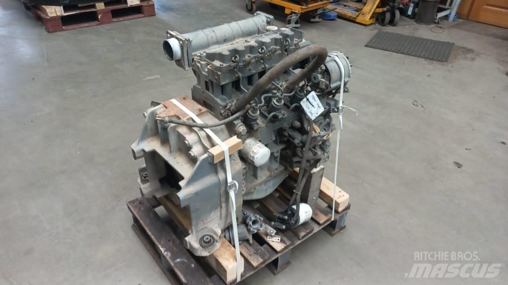 Deutz D2011L03 エンジン