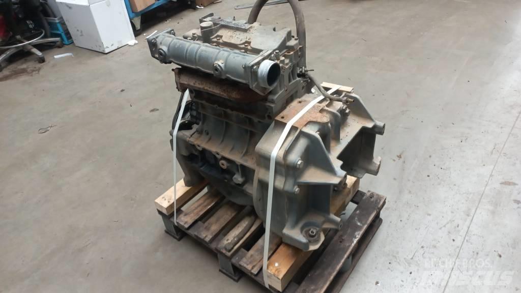 Deutz D2011L03 エンジン