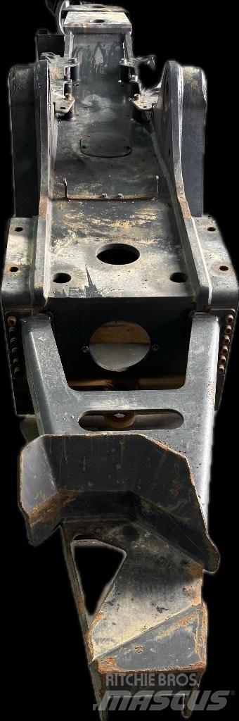 Ponsse Bear 8W シャーシ及びサスペンション