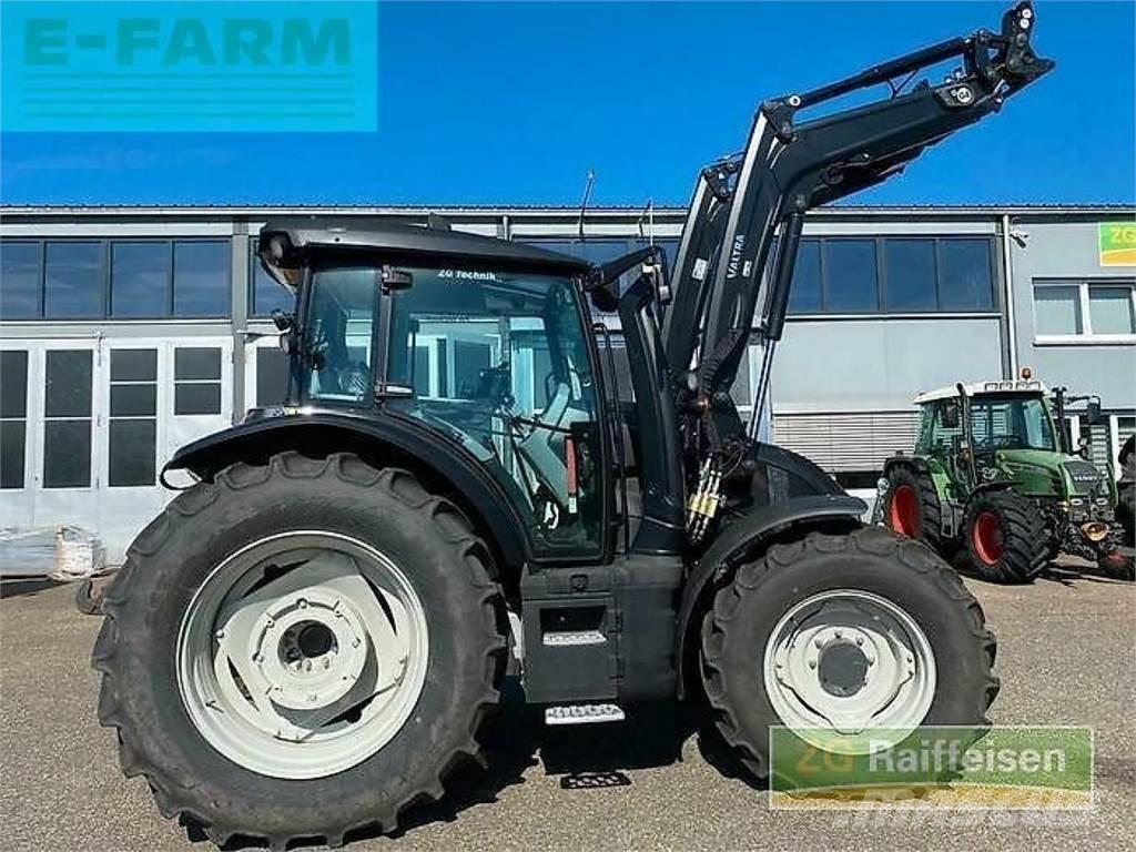 Valtra g135v 1b9 トラクター