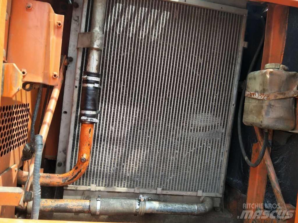 Doosan DX 225 LC 大型油圧ショベル12t以上（パワーショベル・ユンボ）