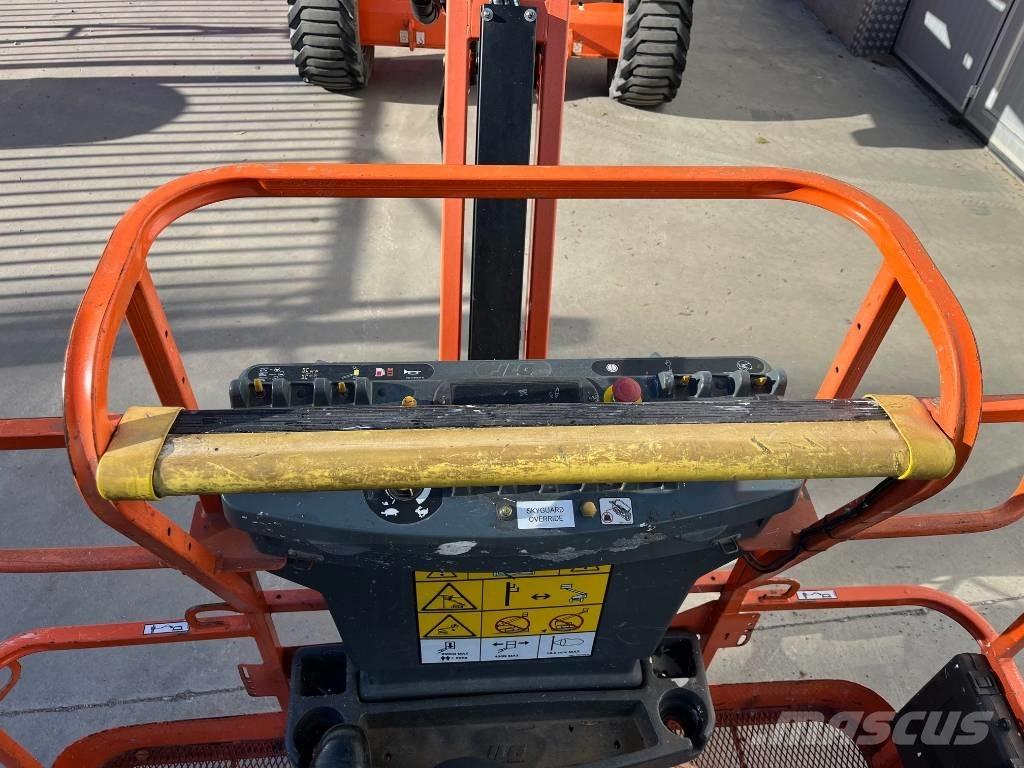 JLG 520 AJ ブームリフト　屈伸型
