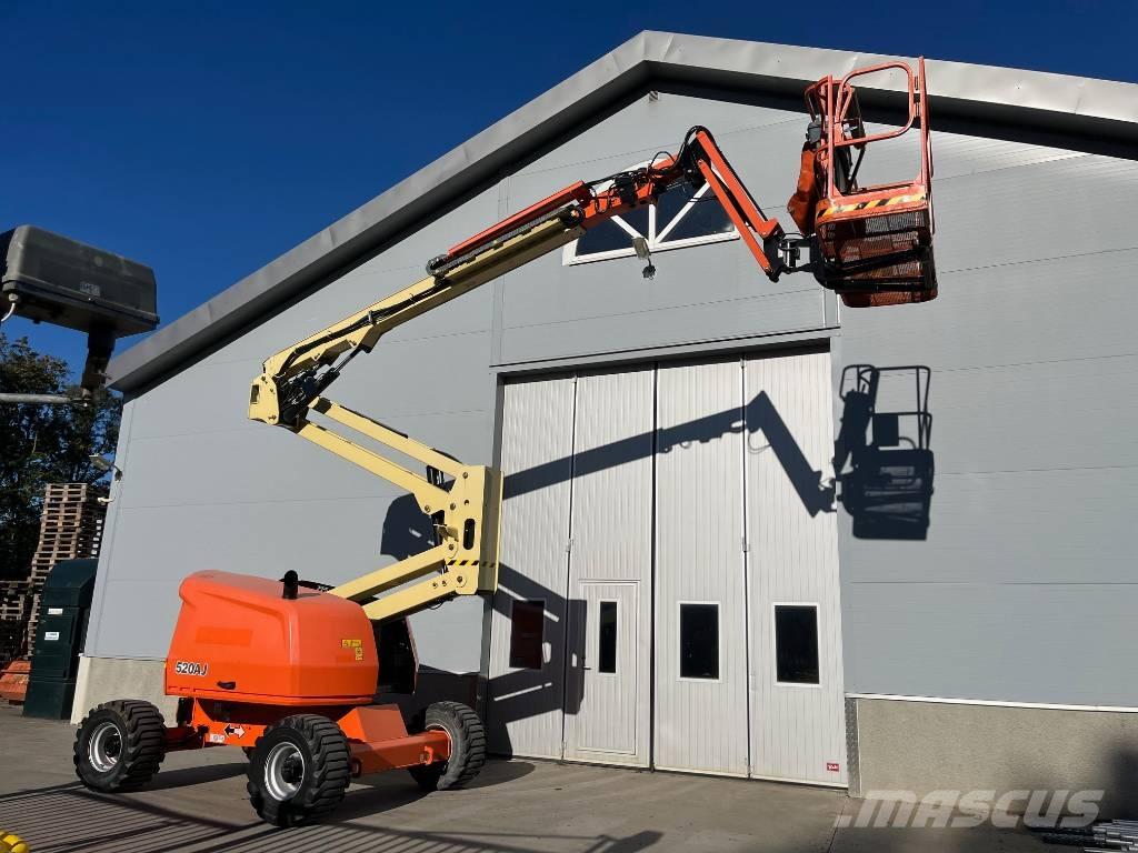 JLG 520 AJ ブームリフト　屈伸型