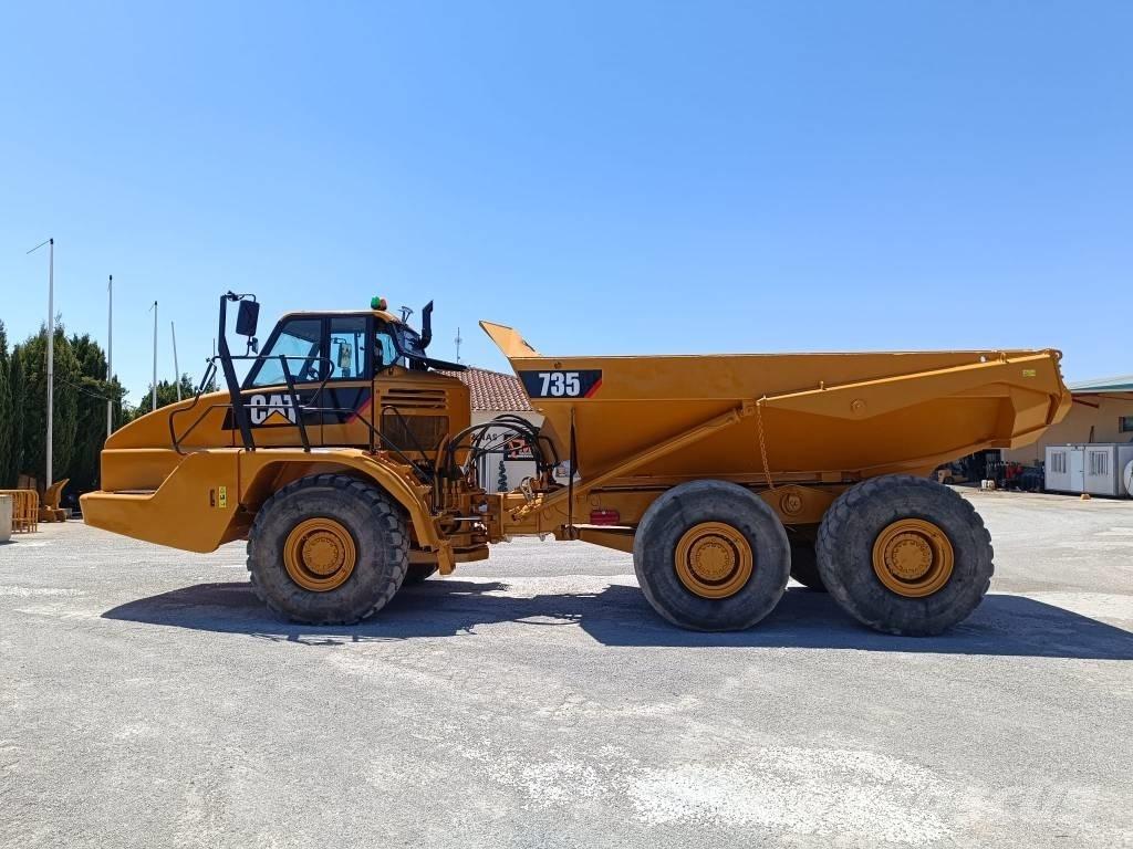 CAT 735 アーティキュレート式ダンプトラック