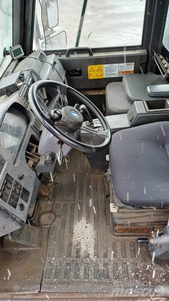 Komatsu HM 300-2 アーティキュレート式ダンプトラック