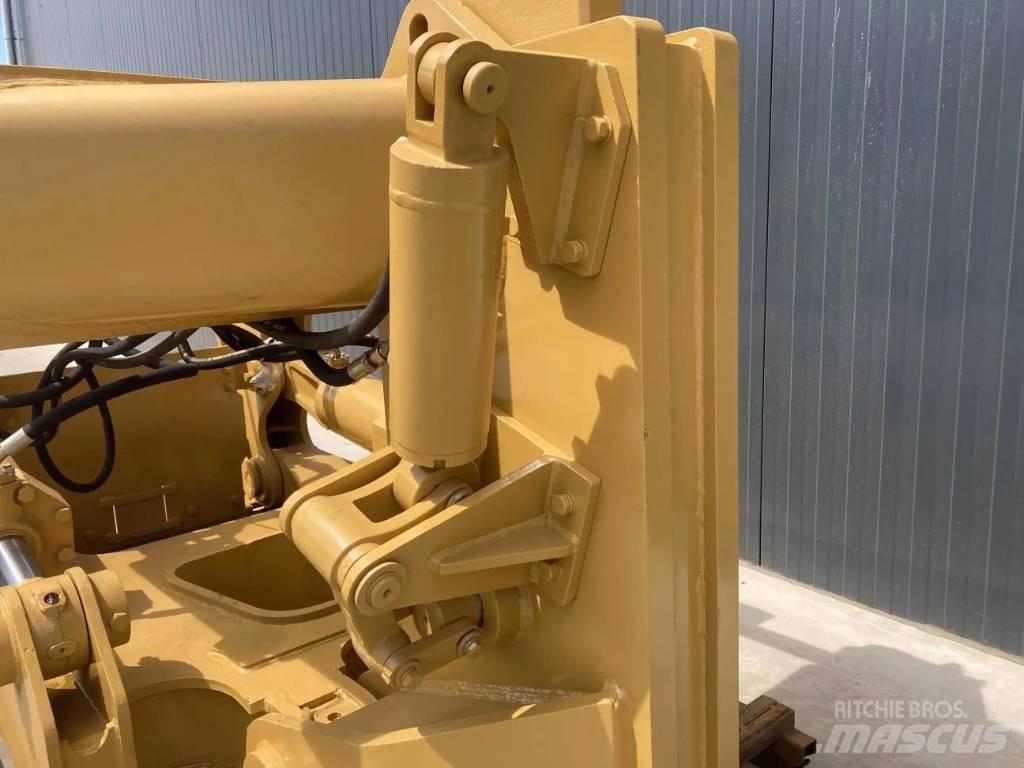 CAT D8 スカリファイヤ