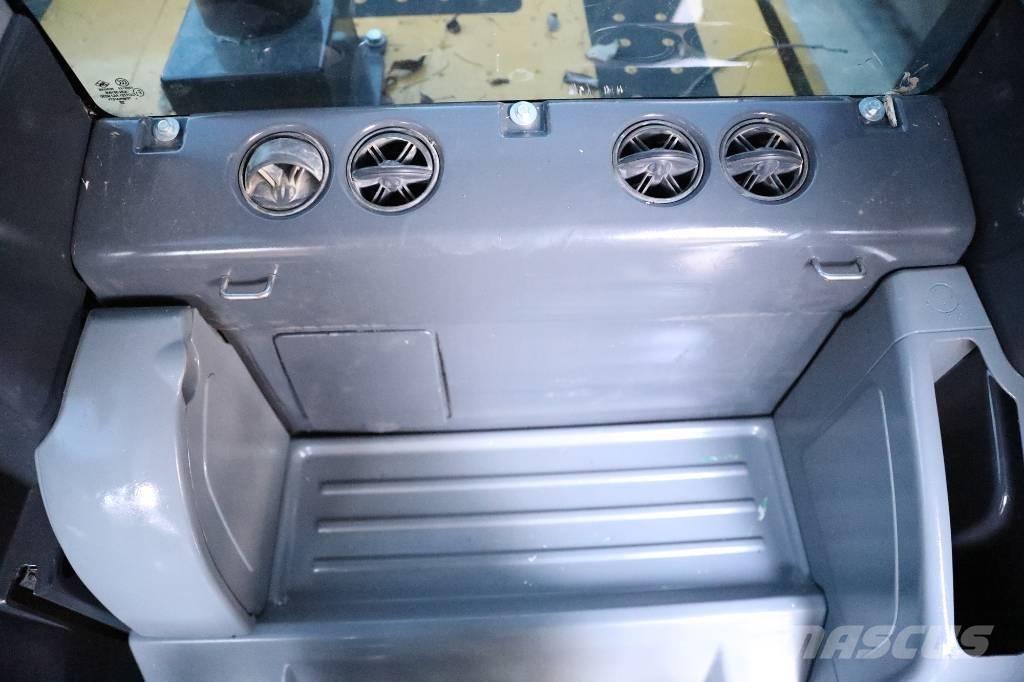 Komatsu PC 210-8 大型油圧ショベル12t以上（パワーショベル・ユンボ）