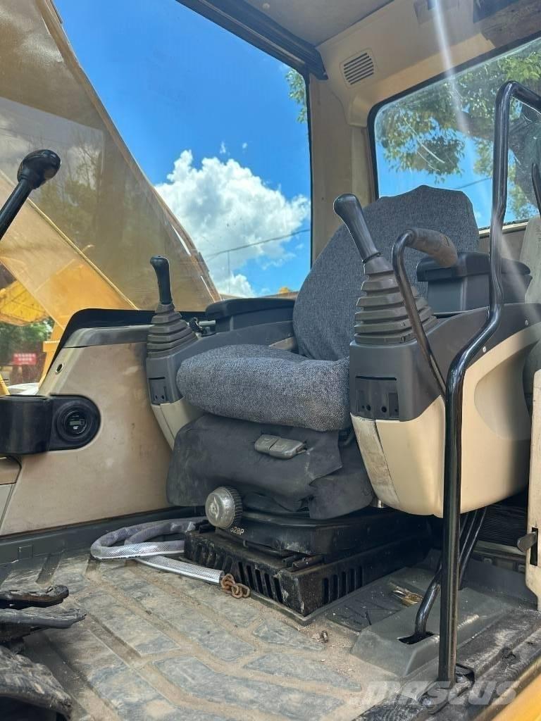 CAT 320C 中型油圧ショベル 7ｔ-12ｔ（ユンボ・パワーショベル・バックホー）