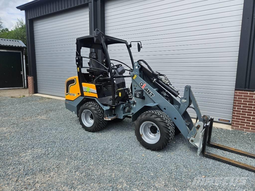 GiANT G 2700 E 多目的ローダー