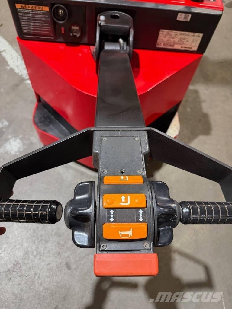 Raymond RSS40 自走式スタッカー