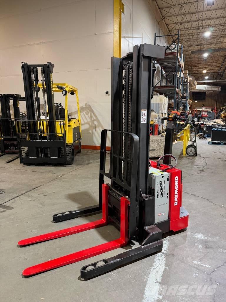 Raymond RSS40 自走式スタッカー