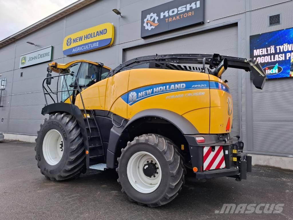 New Holland FR 920 自走式フォレージハーベスター