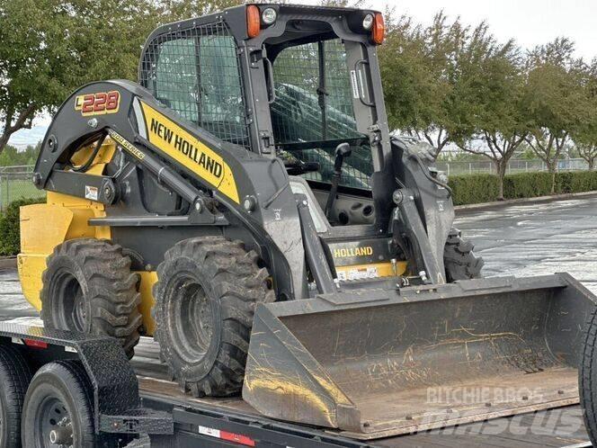 New Holland L 228 スキッドステアローダー