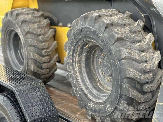 New Holland L 228 スキッドステアローダー
