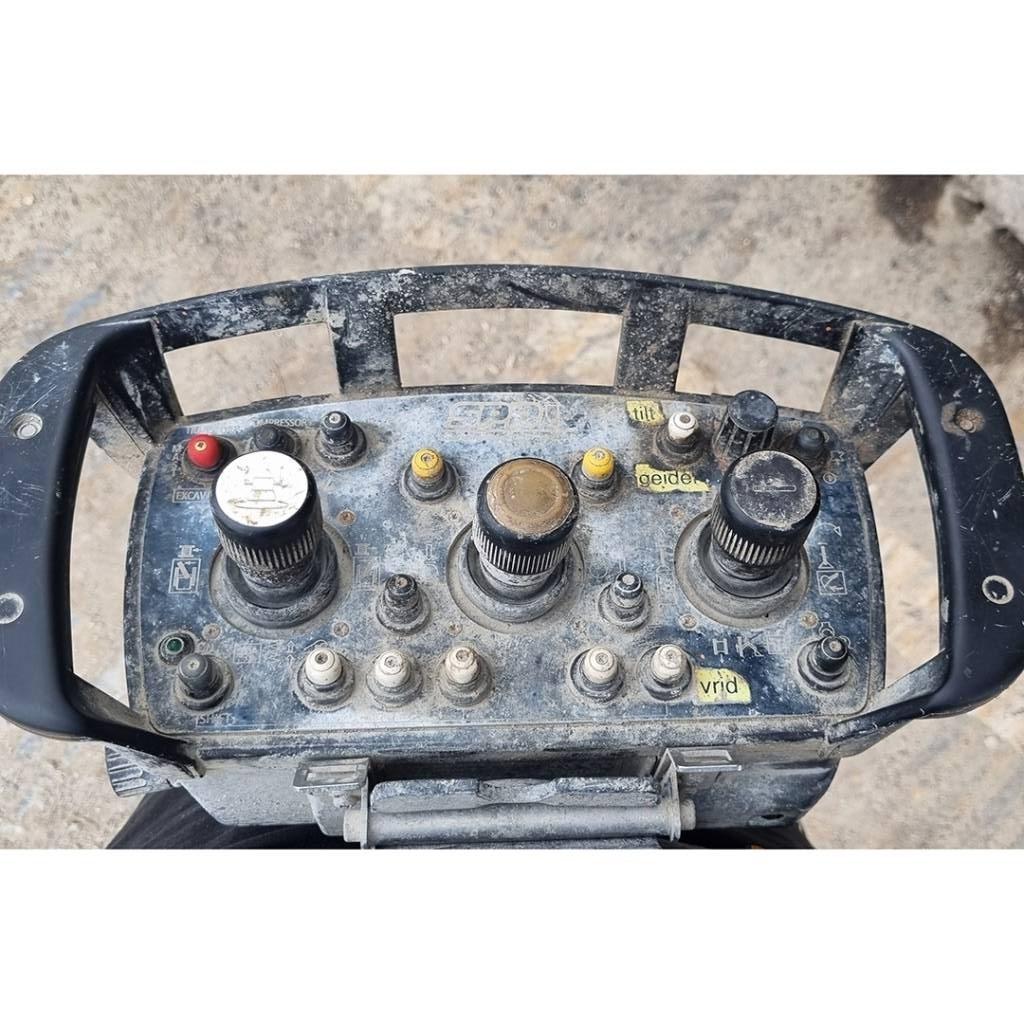 Volvo EC300 DT145 杭打ち機