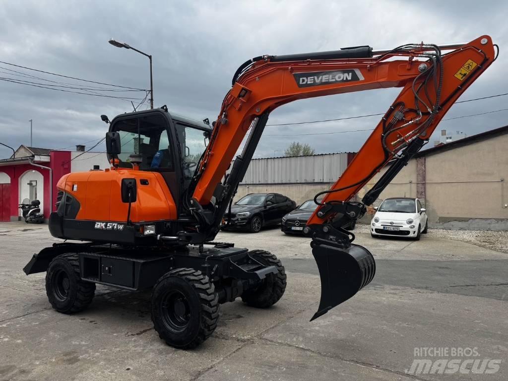Develon DX 57 W-7 ホイール式油圧ショベル（パワーショベル・ユンボ・バックホー）