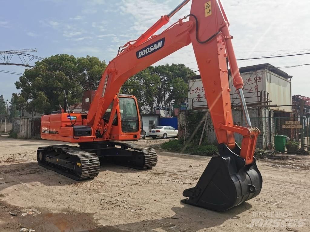 Doosan DX 225 LC 大型油圧ショベル12t以上（パワーショベル・ユンボ）