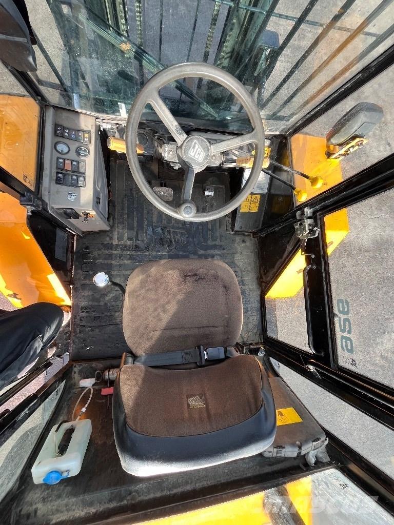 JCB 926 RTFL ラフターテレントラック