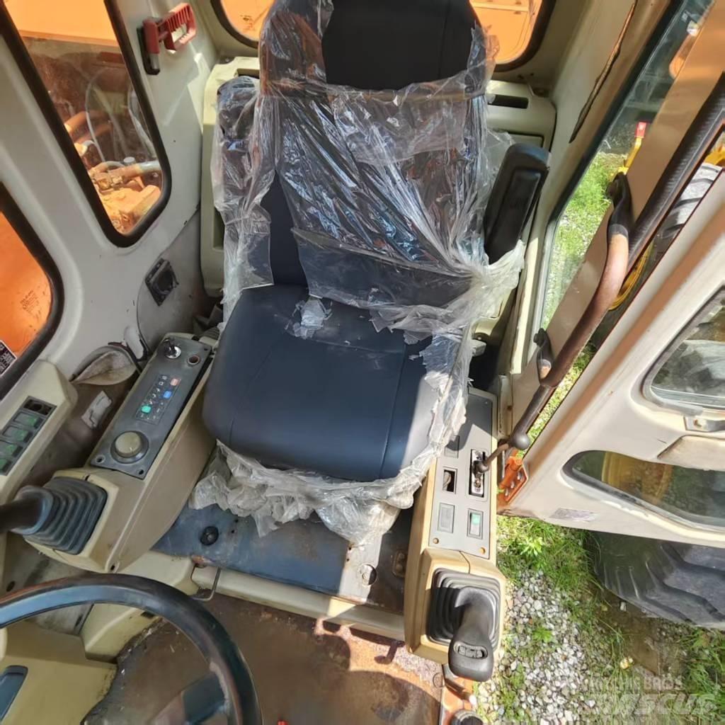 Doosan DH 210 W ホイール式油圧ショベル（パワーショベル・ユンボ・バックホー）