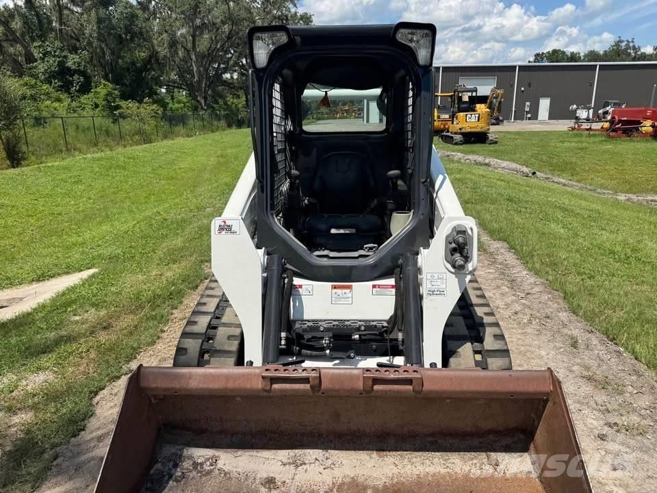 Bobcat T 590 スキッドステアローダー