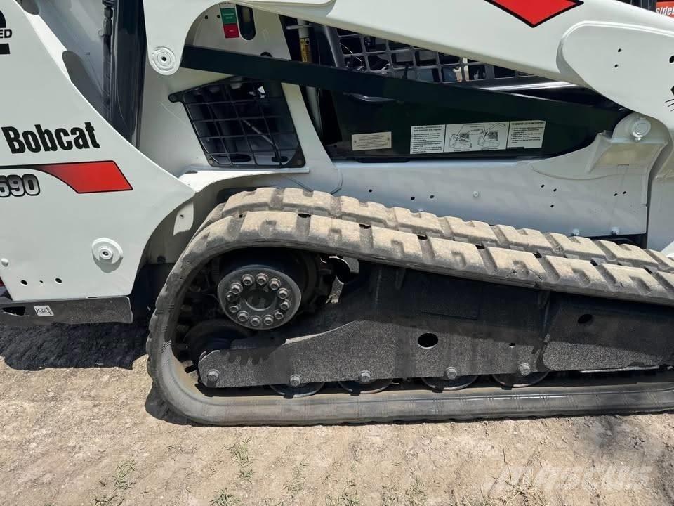 Bobcat T 590 スキッドステアローダー